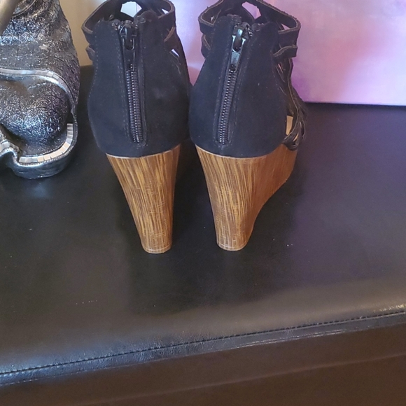 Black and Brown Platform Sandals - Picture 3 of 4